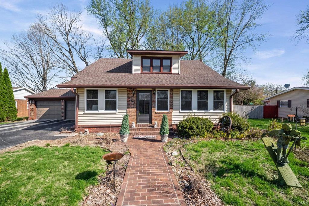 Photo of 602 Valley Drive, Crawfordsville, IN 47933 (MLS # 202610666)