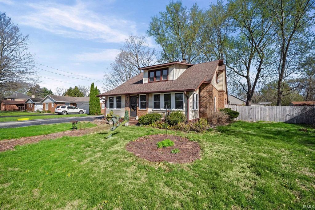 Photo of 602 Valley Drive, Crawfordsville, IN 47933 (MLS # 202610666)