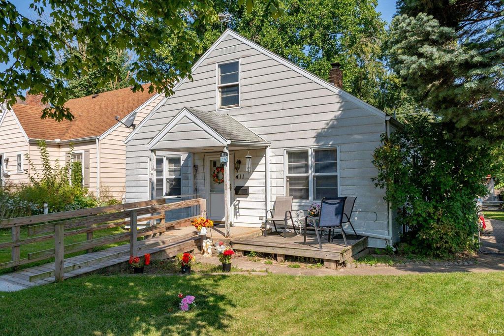 Photo of 411 Donmoyer Avenue, South Bend, IN 46614 (MLS # 202536834)