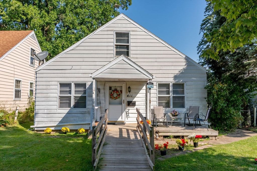 Photo of 411 Donmoyer Avenue, South Bend, IN 46614 (MLS # 202536834)
