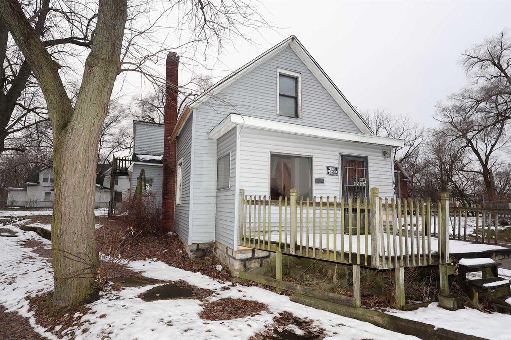 Photo of 644 N Walnut Avenue, South Bend, IN 46628 (MLS # 202600591)