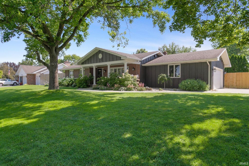 Photo of 57324 Osage Drive, Goshen, IN 46528 (MLS # 202627420)