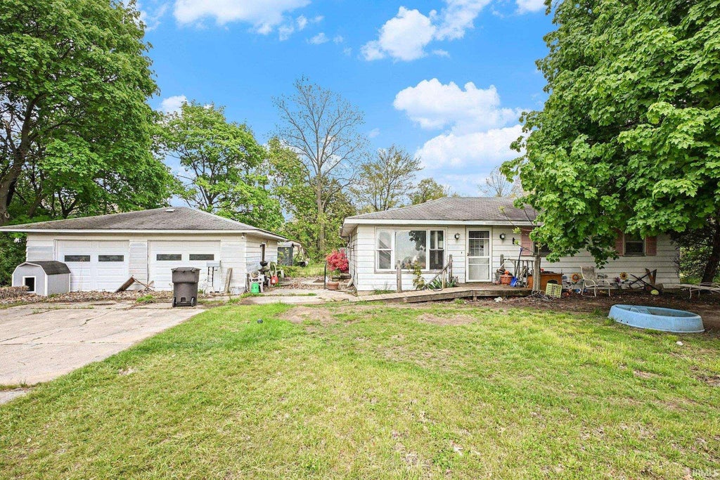 Photo of 1071 Middleton Run Road, Elkhart, IN 46516 (MLS # 202617470)