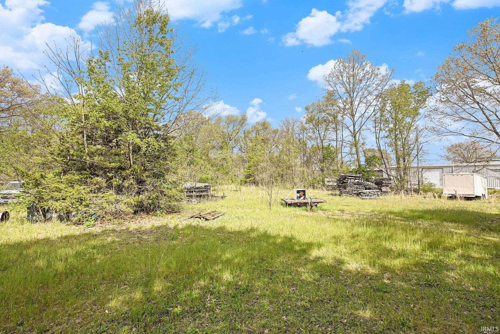 Photo of 1071 Middleton Run Road, Elkhart, IN 46516 (MLS # 202617470)