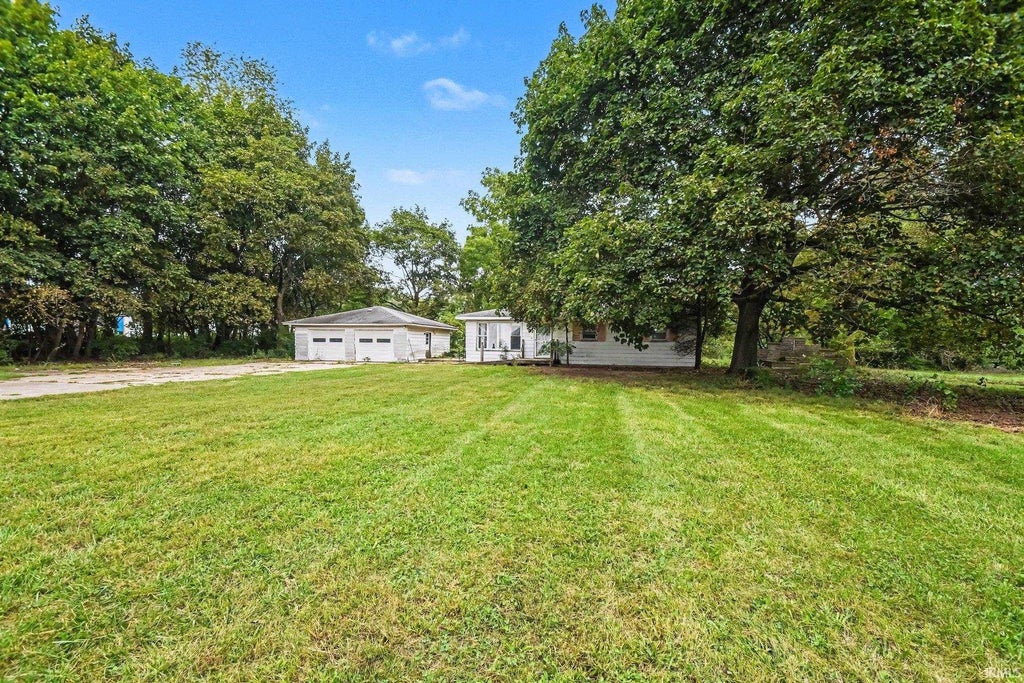 Photo of 1071 Middleton Run Road, Elkhart, IN 46516 (MLS # 202617470)