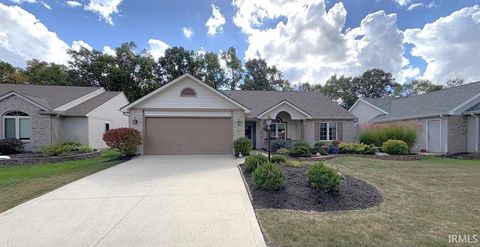 Photo of 1024 Falcon Creek Parkway, Fort Wayne, IN 46845 (MLS # 202540698)