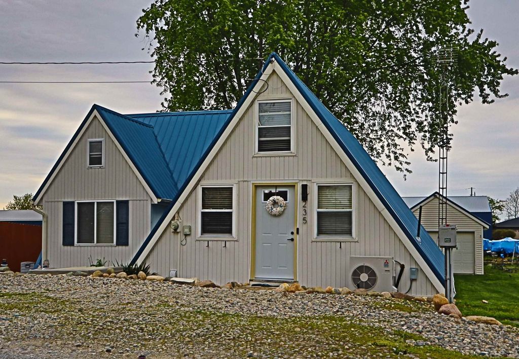 Photo of 235 235 Ln 251 Lake Pleasant Lane, Orland, IN 46776 (MLS # 202616356)