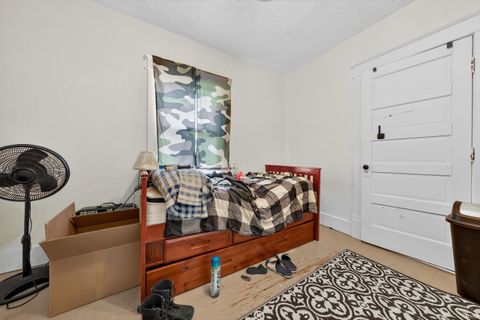 Tiny photo for 1137 N Courtland Avenue, Kokomo, IN 46902 (MLS # 202536229)