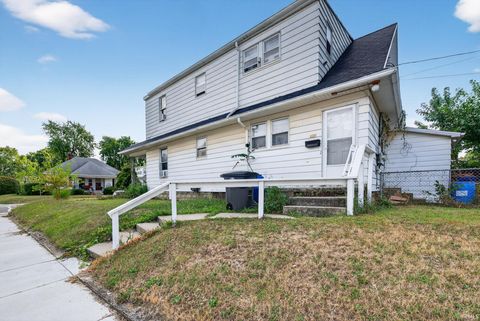 Tiny photo for 1137 N Courtland Avenue, Kokomo, IN 46902 (MLS # 202536229)