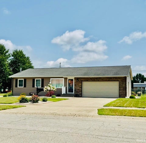Photo of 909 Clover Street, Rochester, IN 46975 (MLS # 202631125)