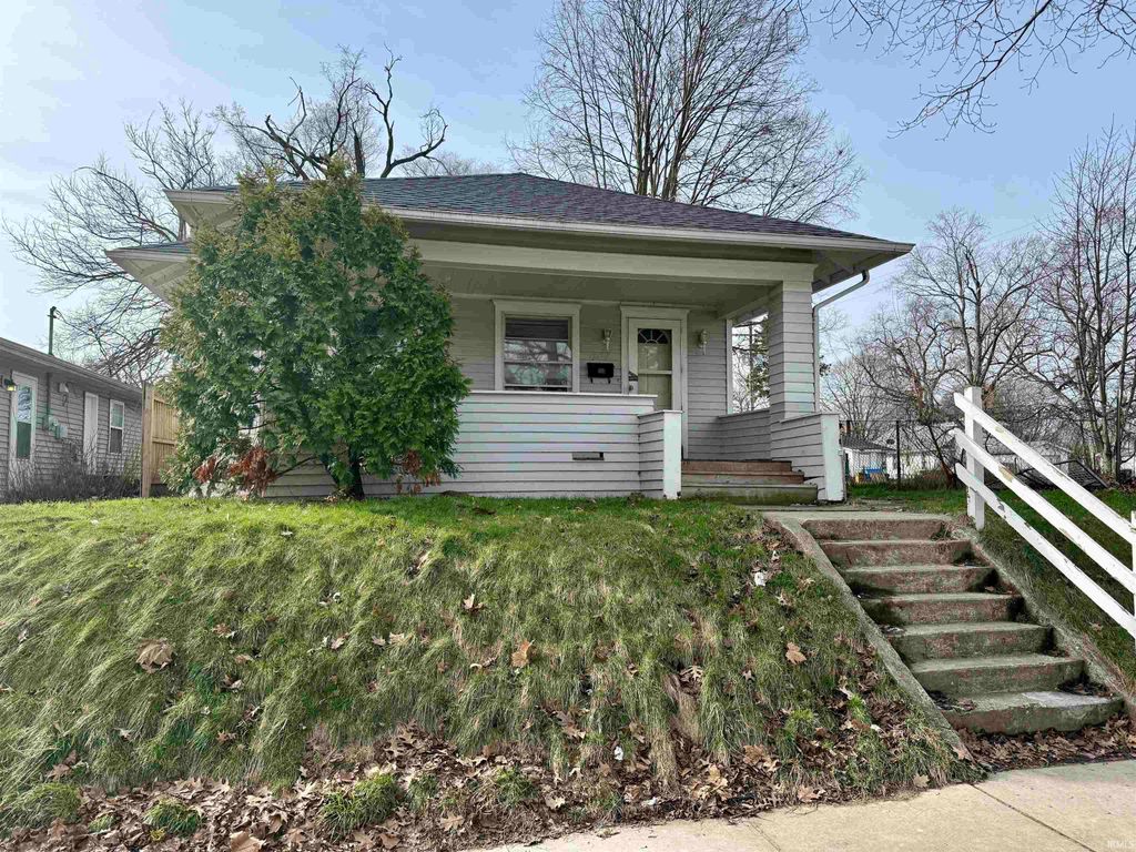 Photo of 804 E Calvert Street, South Bend, IN 46613 (MLS # 202610834)