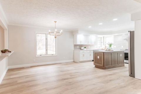 Tiny photo for 1314 Hunters Ridge Court, Evansville, IN 47725 (MLS # 202605702)