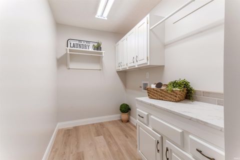 Tiny photo for 1314 Hunters Ridge Court, Evansville, IN 47725 (MLS # 202605702)