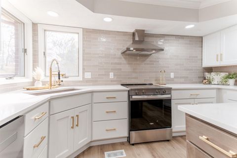 Tiny photo for 1314 Hunters Ridge Court, Evansville, IN 47725 (MLS # 202605702)