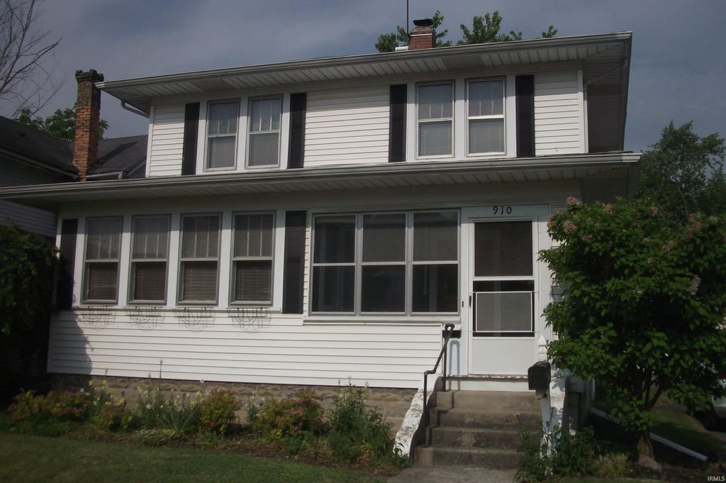 Photo of 910 S Randolph Street, Garrett, IN 46738 (MLS # 202622319)
