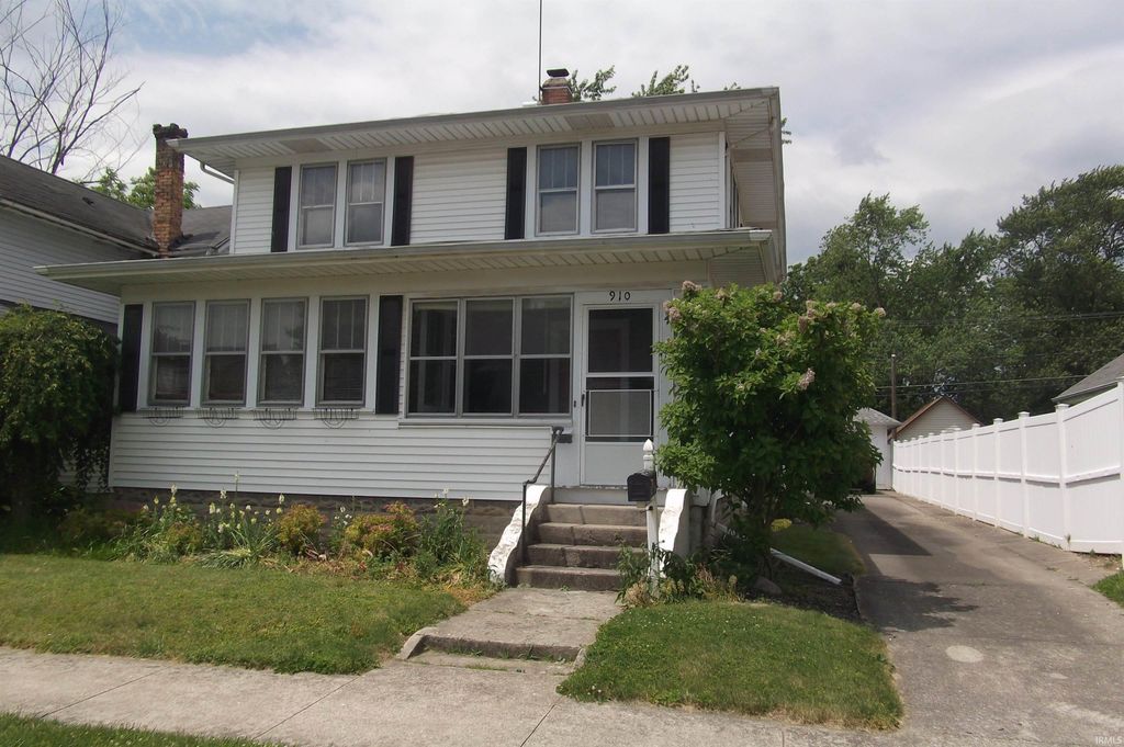 Photo of 910 S Randolph Street, Garrett, IN 46738 (MLS # 202622319)