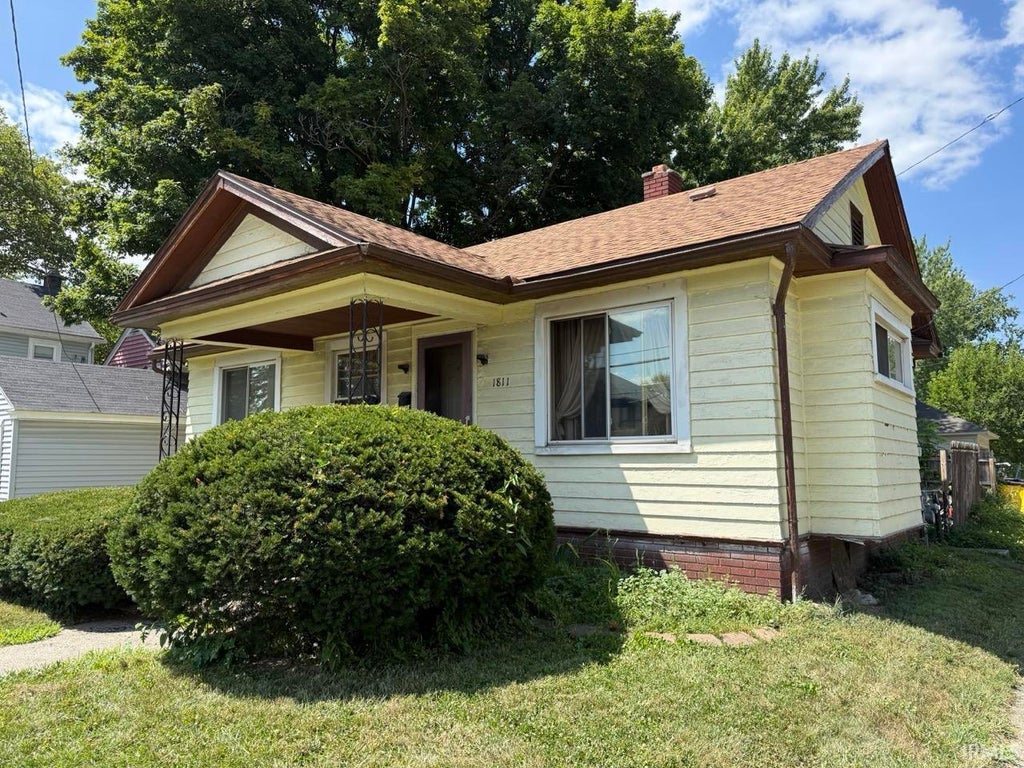 Photo of 1811 Colerick Street, Fort Wayne, IN 46806 (MLS # 202629867)