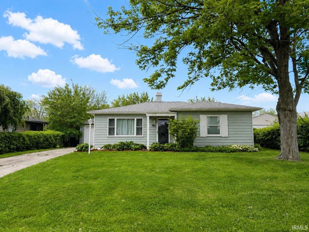 Photo of 1513 W Stirling Drive, Muncie, IN 47304 (MLS # 202619334)