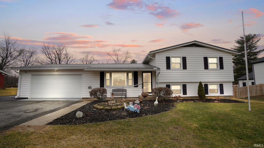 Photo of 1614 Marietta Drive, Fort Wayne, IN 46804 (MLS # 202606581)