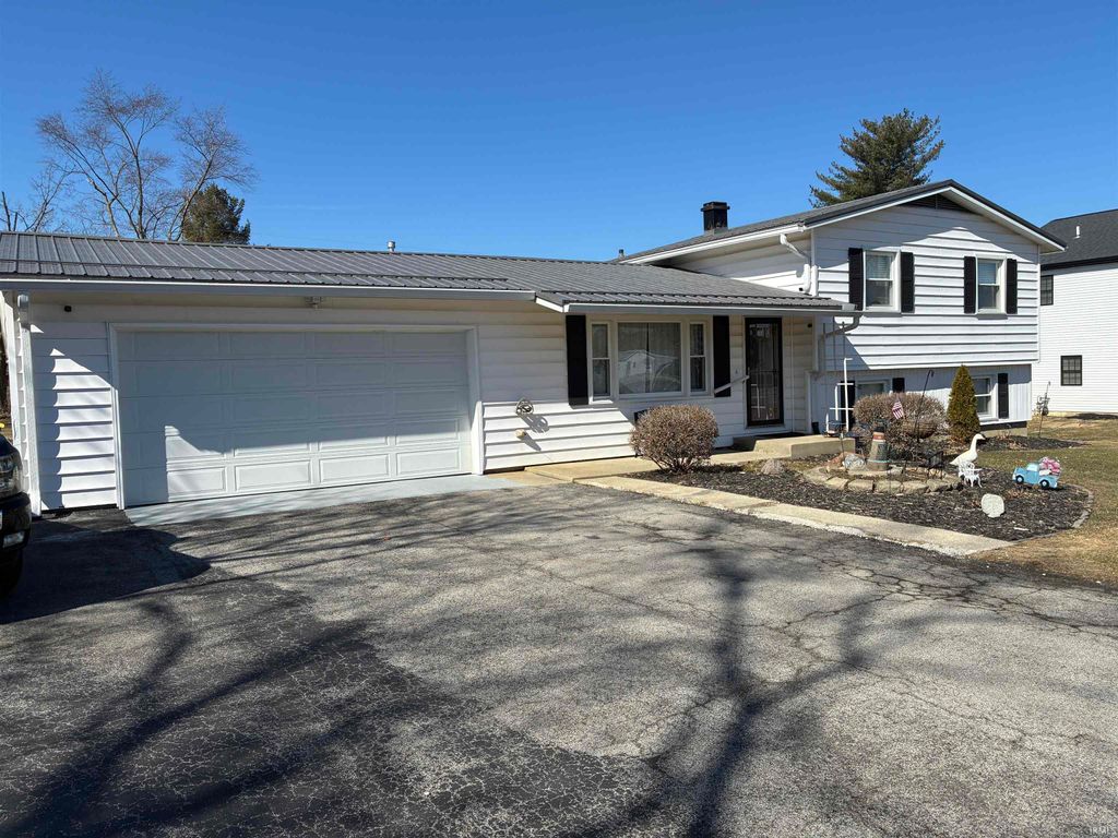 Photo of 1614 Marietta Drive, Fort Wayne, IN 46804 (MLS # 202606581)