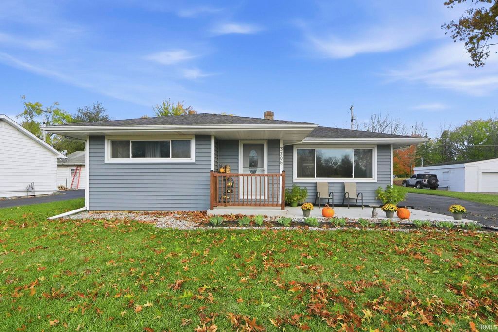 Photo of 3706 Knoll Road, Fort Wayne, IN 46809 (MLS # 202544419)