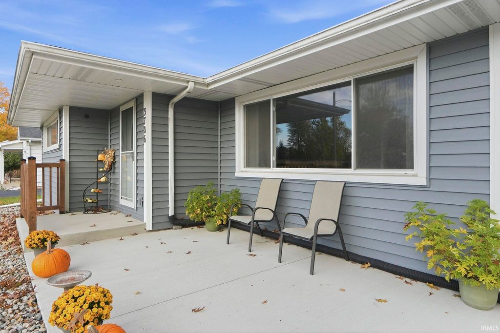 Photo of 3706 Knoll Road, Fort Wayne, IN 46809 (MLS # 202544419)