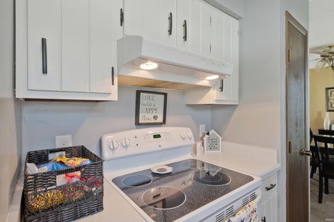 Tiny photo for 1129 Lohoff Avenue, Evansville, IN 47710 (MLS # 202635112)