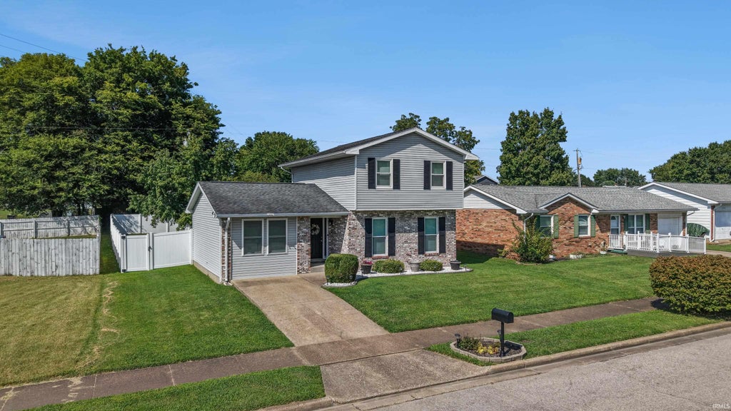 Photo of 1129 Lohoff Avenue, Evansville, IN 47710 (MLS # 202635112)
