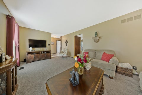 Tiny photo for 1129 Lohoff Avenue, Evansville, IN 47710 (MLS # 202635112)