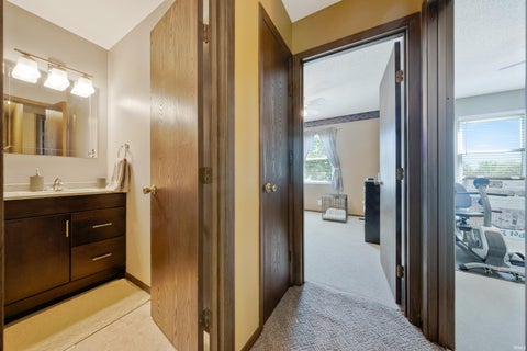 Tiny photo for 1129 Lohoff Avenue, Evansville, IN 47710 (MLS # 202635112)