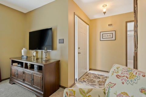Tiny photo for 1129 Lohoff Avenue, Evansville, IN 47710 (MLS # 202635112)