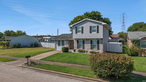 Tiny photo for 1129 Lohoff Avenue, Evansville, IN 47710 (MLS # 202635112)