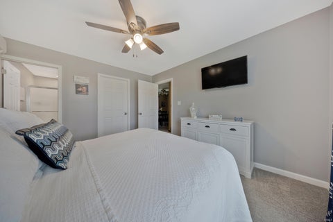 Tiny photo for 1129 Lohoff Avenue, Evansville, IN 47710 (MLS # 202635112)