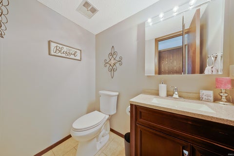 Tiny photo for 1129 Lohoff Avenue, Evansville, IN 47710 (MLS # 202635112)