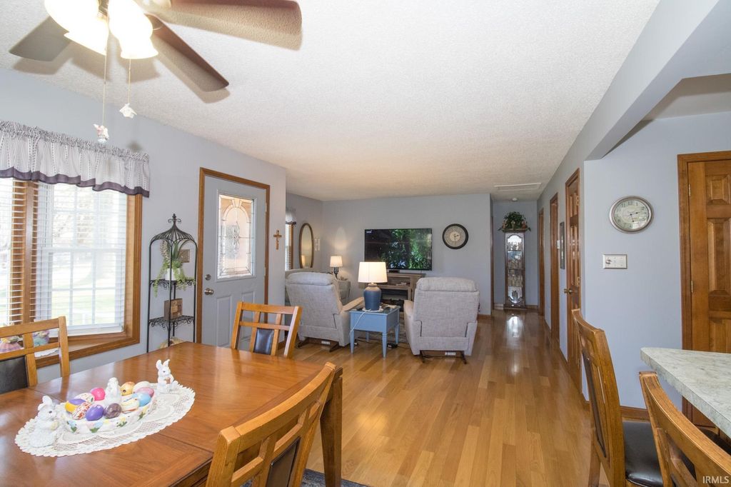 Photo of 6109 HOGUE Road, Evansville, IN 47712 (MLS # 202611094)