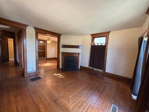 Tiny photo for 424 10th Street, Logansport, IN 46947 (MLS # 202641799)