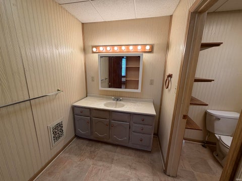 Tiny photo for 424 10th Street, Logansport, IN 46947 (MLS # 202641799)