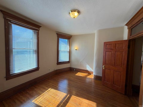 Tiny photo for 424 10th Street, Logansport, IN 46947 (MLS # 202641799)