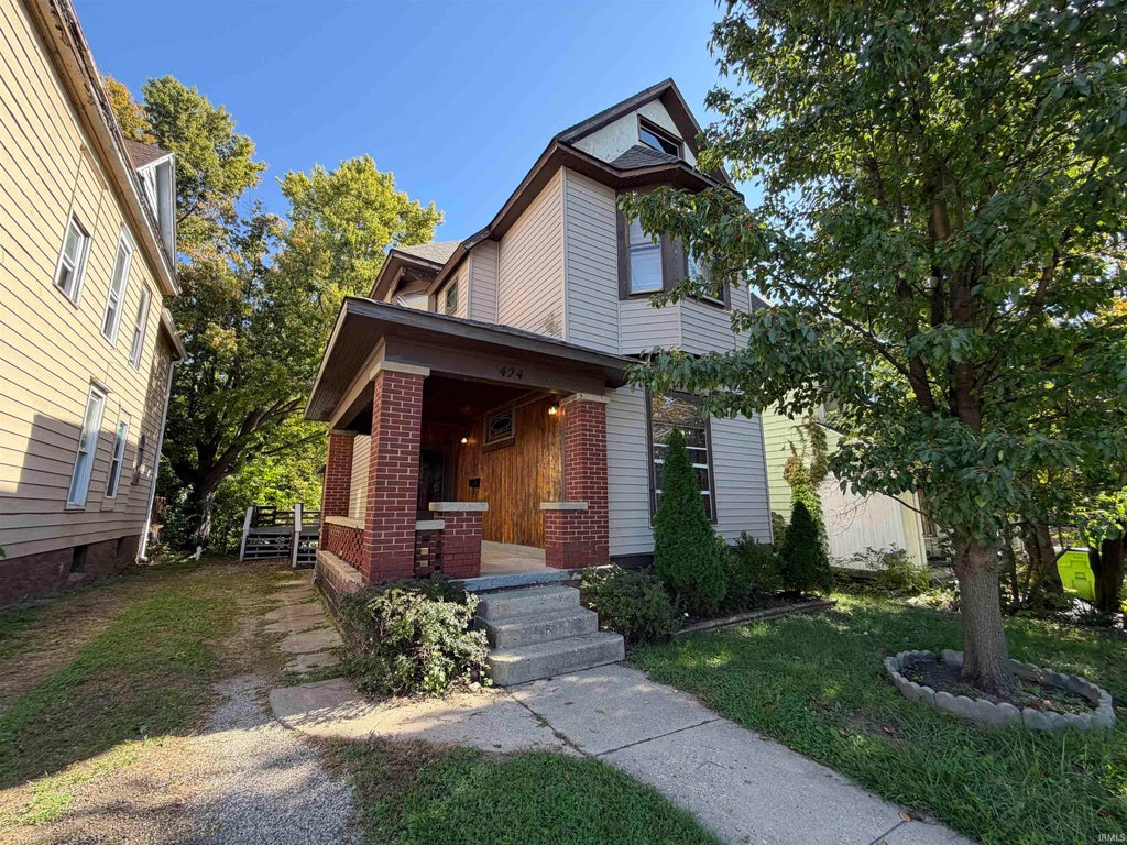 Photo of 424 10th Street, Logansport, IN 46947 (MLS # 202641799)