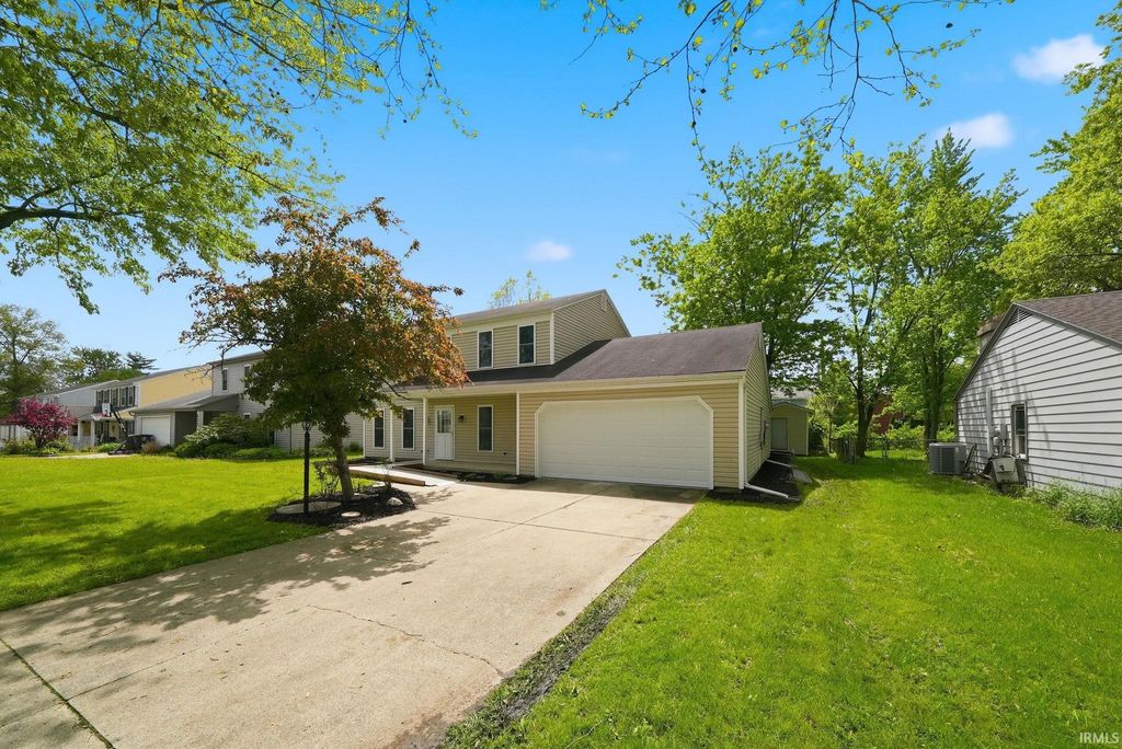 Photo of 5226 Brookview Drive, Fort Wayne, IN 46835 (MLS # 202616330)