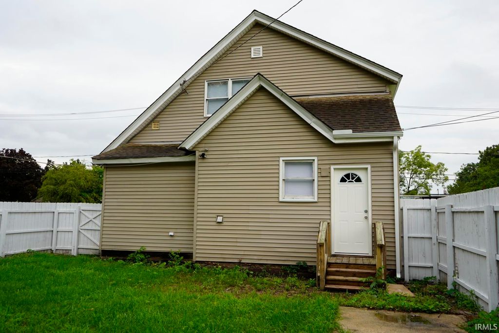 Photo of 1421 Linden Avenue, South Bend, IN 46628 (MLS # 202540613)