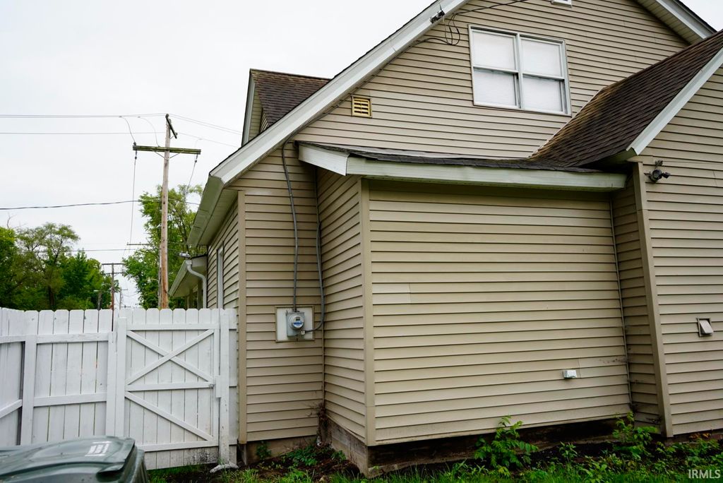 Photo of 1421 Linden Avenue, South Bend, IN 46628 (MLS # 202540613)