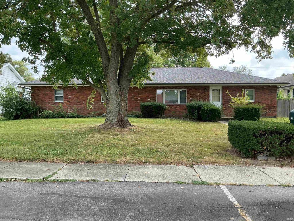 Photo of 2500 N Oakwood Avenue, Muncie, IN 47304 (MLS # 202600132)