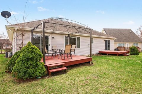 Tiny photo for 80 Cherry Street, Warsaw, IN 46582 (MLS # 202604353)