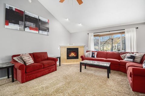 Tiny photo for 80 Cherry Street, Warsaw, IN 46582 (MLS # 202604353)