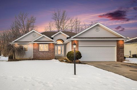 Photo of 80 Cherry Street, Warsaw, IN 46582 (MLS # 202604353)