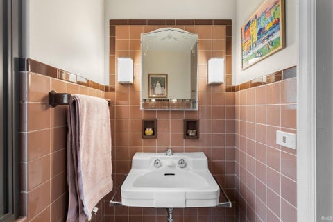 Tiny photo for 721 N COQUILLARD Drive, South Bend, IN 46617 (MLS # 202622335)