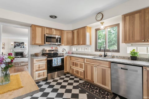 Tiny photo for 721 N COQUILLARD Drive, South Bend, IN 46617 (MLS # 202622335)