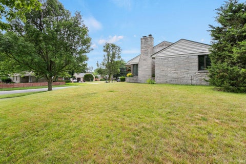 Tiny photo for 721 N COQUILLARD Drive, South Bend, IN 46617 (MLS # 202622335)