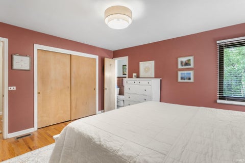 Tiny photo for 721 N COQUILLARD Drive, South Bend, IN 46617 (MLS # 202622335)